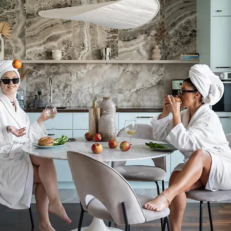 Premium Szafarnia In Old Town & Marina View By Lion *